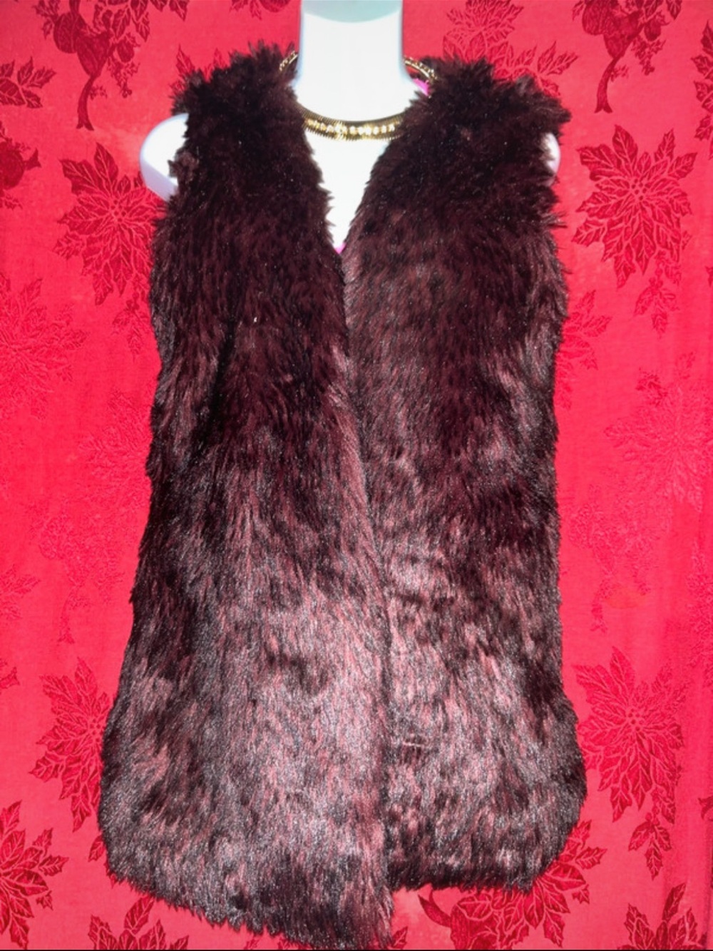 Me Jane Plush Faux Fur Vest in Deep Wine